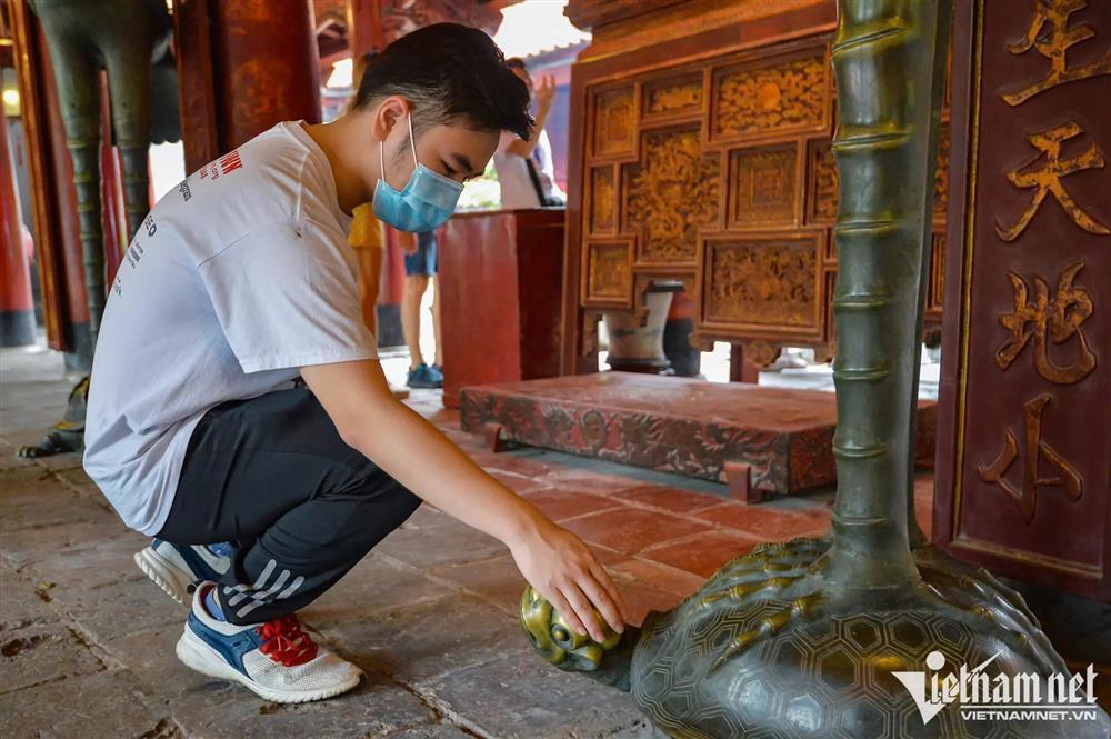 Lễ vật kỳ lạ của thí sinh đi cầu may trước ngày thi tốt nghiệp THPT-7