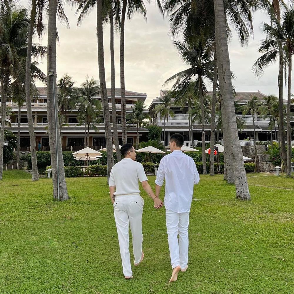 Stylist Hoàng Ku lần đầu công khai bạn trai đồng giới-3