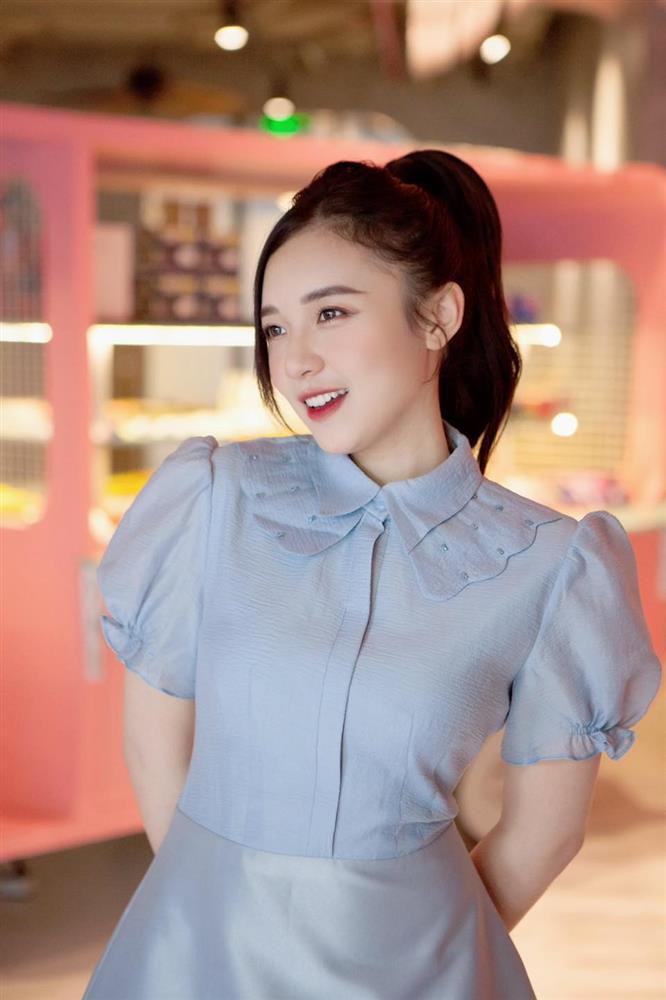 Bất ngờ danh tính nữ MC VTV bật khóc khi dẫn sóng trực tiếp-4