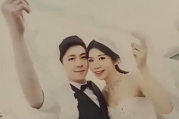 Mẹ đẻ ốm nặng, vợ xin chồng tiền chữa bệnh thì bị ép ký giấy ly hôn-3