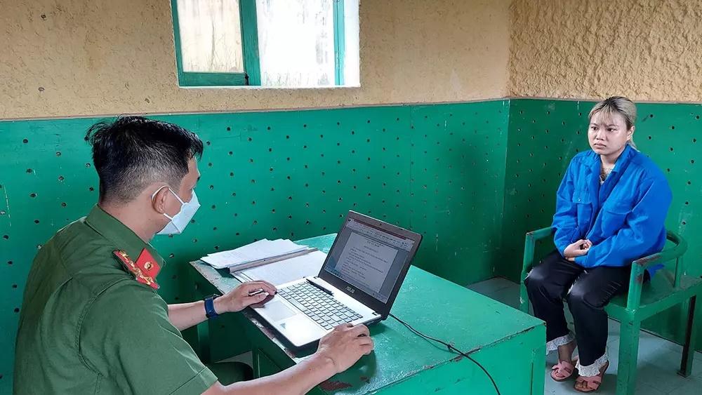 Cô gái đâm chết bạn trai trong phòng trọ-1