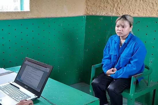 Cô gái đâm chết bạn trai trong phòng trọ