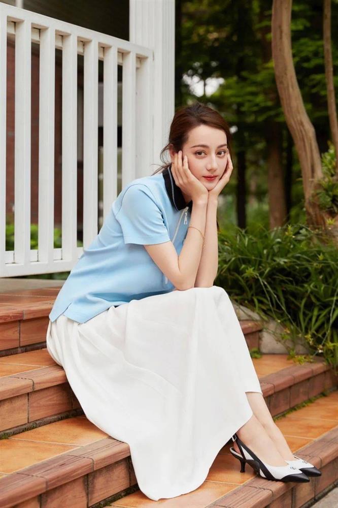 Địch Lệ Nhiệt Ba, Kim Thần diện mẫu giày cân đẹp mọi trang phục-1