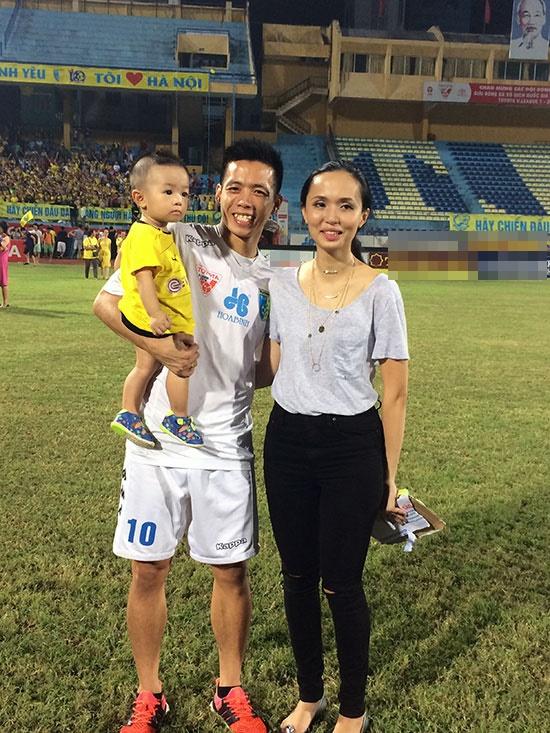 Hậu phương vững chắc của Văn Quyết-5