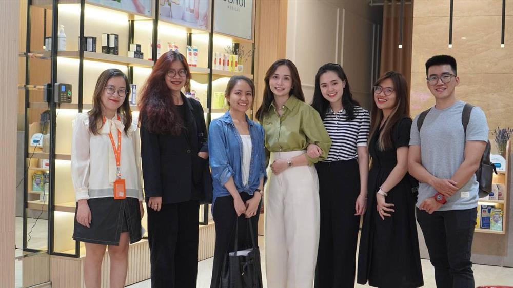 Hậu phương vững chắc của Văn Quyết-9