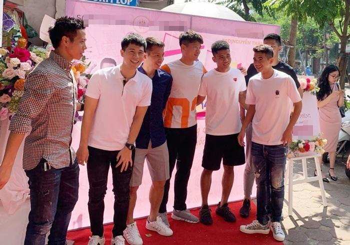 Hậu phương vững chắc của Văn Quyết-8