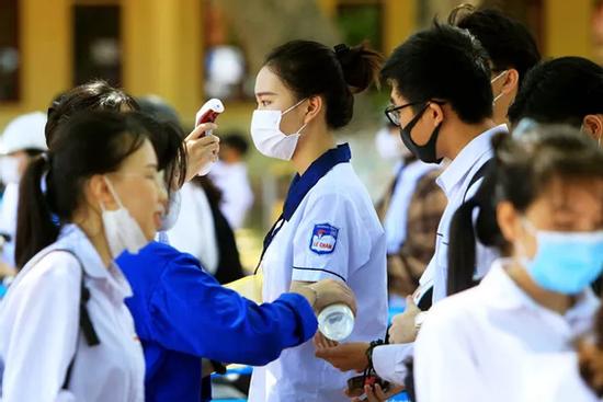 Sáng nay (7/7), thí sinh làm bài thi môn đầu tiên tại Kỳ thi tốt nghiệp THPT 2022