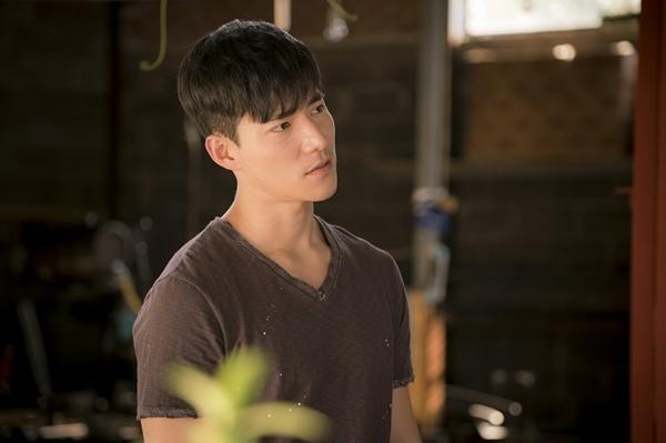 Mỹ nam át vía Song Joong Ki ở Hậu Duệ Mặt Trời: Nhan sắc thăng hạng sau 6 năm-5