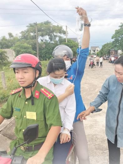 Sĩ tử tay truyền nước, chân bó bột đến điểm thi tốt nghiệp PTTH-1