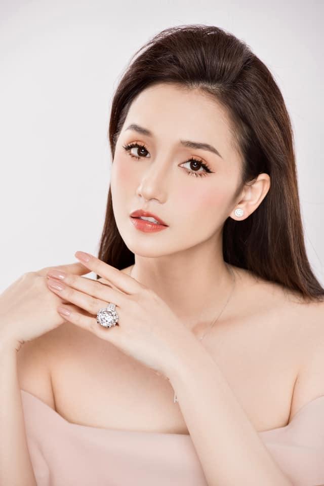 Lã Thanh Huyền bị bóc dùng túi fake Quảng Châu-7