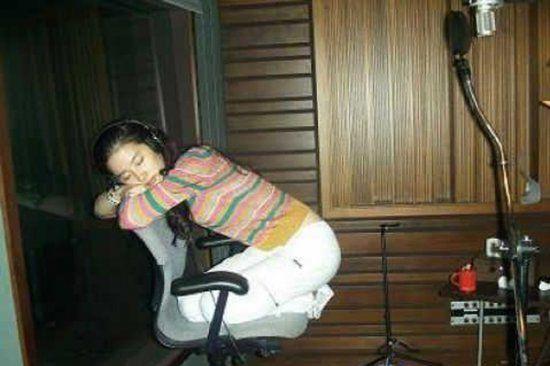 Lưu Diệc Phi, Angela Baby bị dìm hàng thậm tệ khi đang ngủ-2