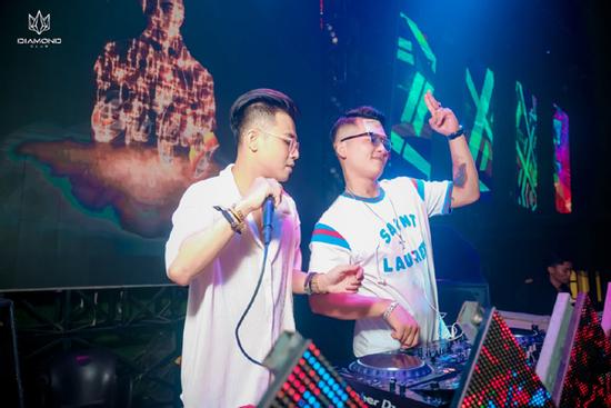 Đôi bạn ‘song sát’ của night club Việt Nam