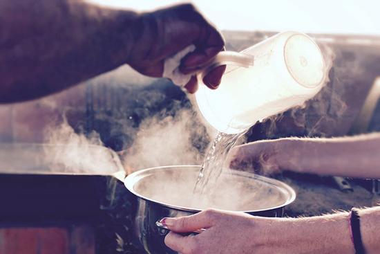 Chồng ngủ mơ người phụ nữ khác, vợ tung đòn ghen ai cũng sợ