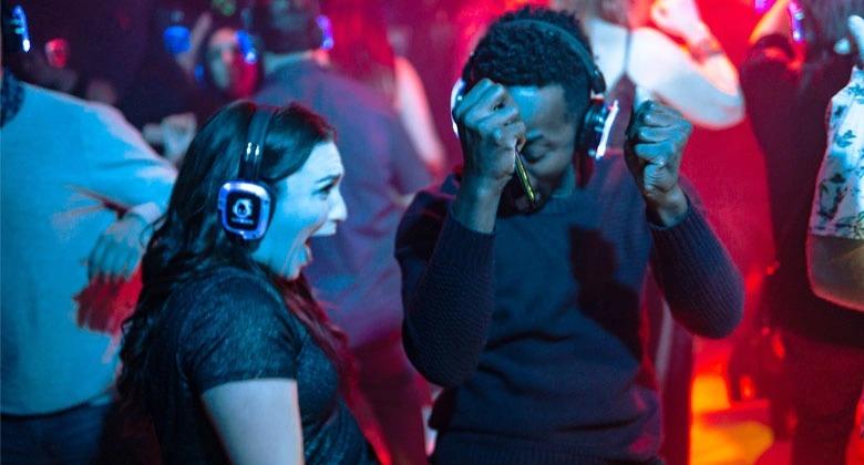 Quán bar im lặng ở Ấn Độ-3