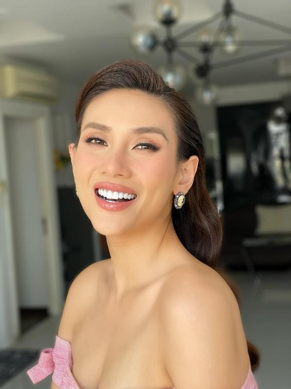 Võ Hoàng Yến từng dao kéo thu nhỏ vòng một-4