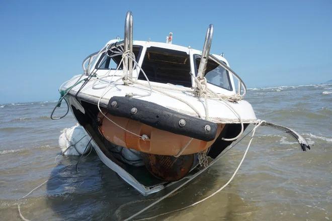 Khởi tố vụ lật ca nô khiến 17 người chết ở biển Cửa Đại-1