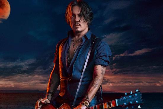 Johnny Depp kín tiếng hơn hậu thắng kiện
