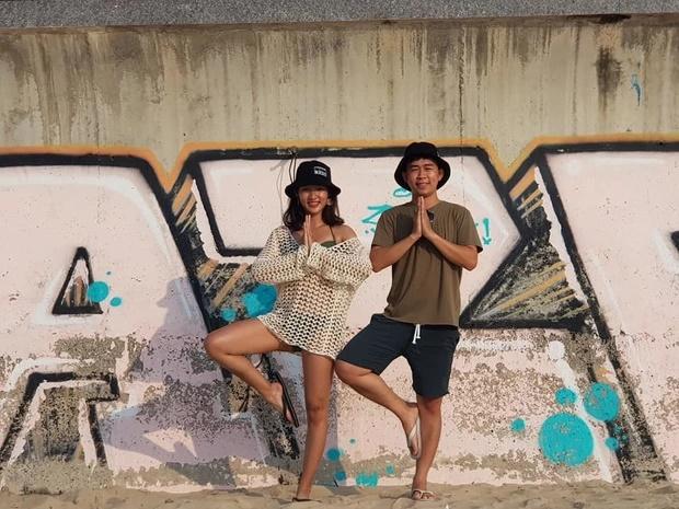 Ảnh cưới hoán đổi thân phận, chồng diện váy, vợ vest đen-5