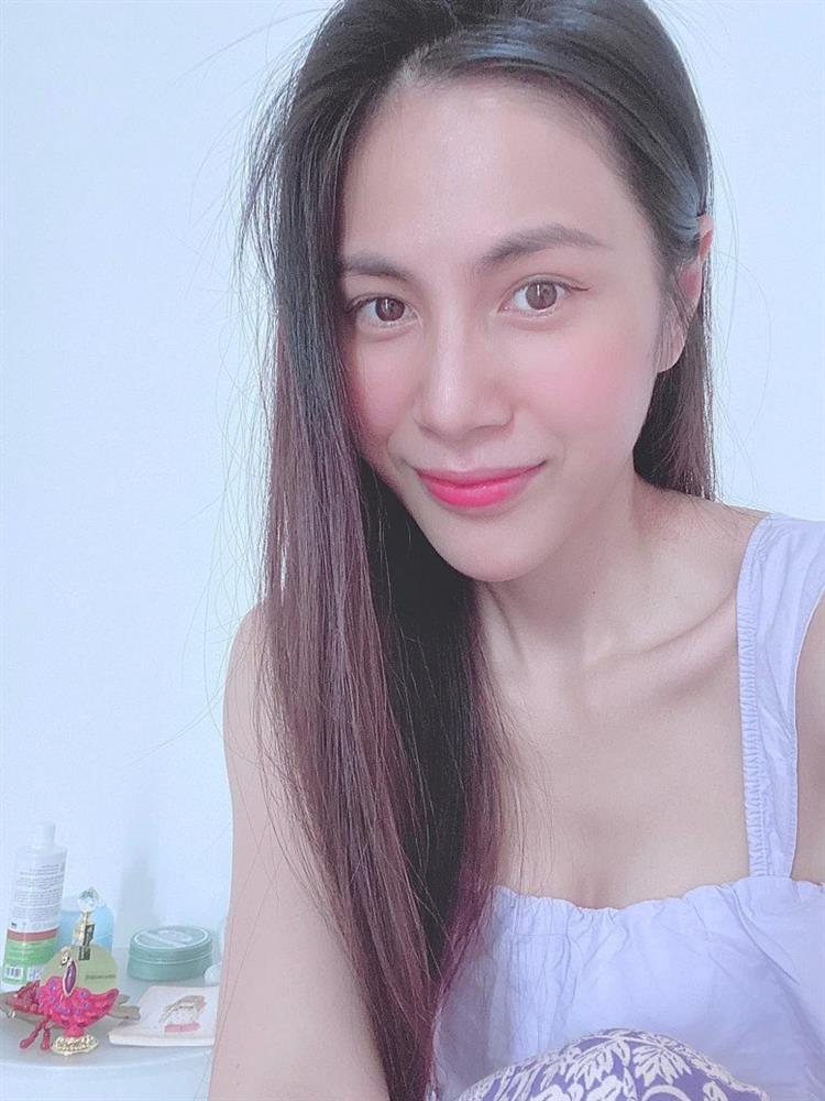 Thủy Tiên tái xuất mạng xã hội với mặt mộc chỉ tô son-6