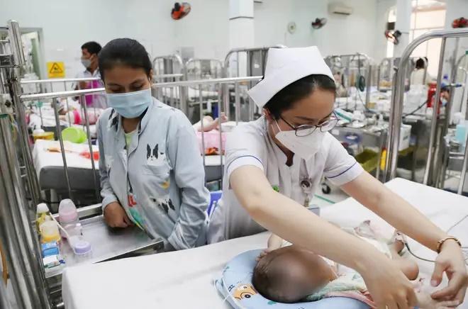 Cảnh báo bệnh viêm phổi gia tăng ở trẻ em khi thời tiết bất thường-4