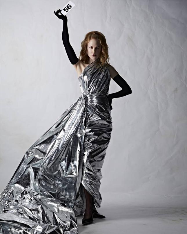 Kim Kardashian bị chê tan nát khi lần đầu catwalk cho Balenciaga-4