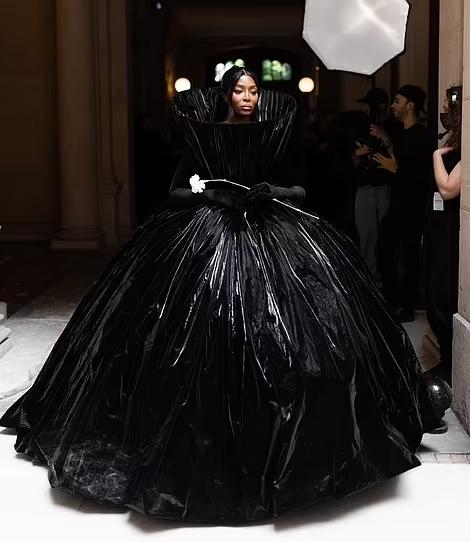 Kim Kardashian bị chê tan nát khi lần đầu catwalk cho Balenciaga-7