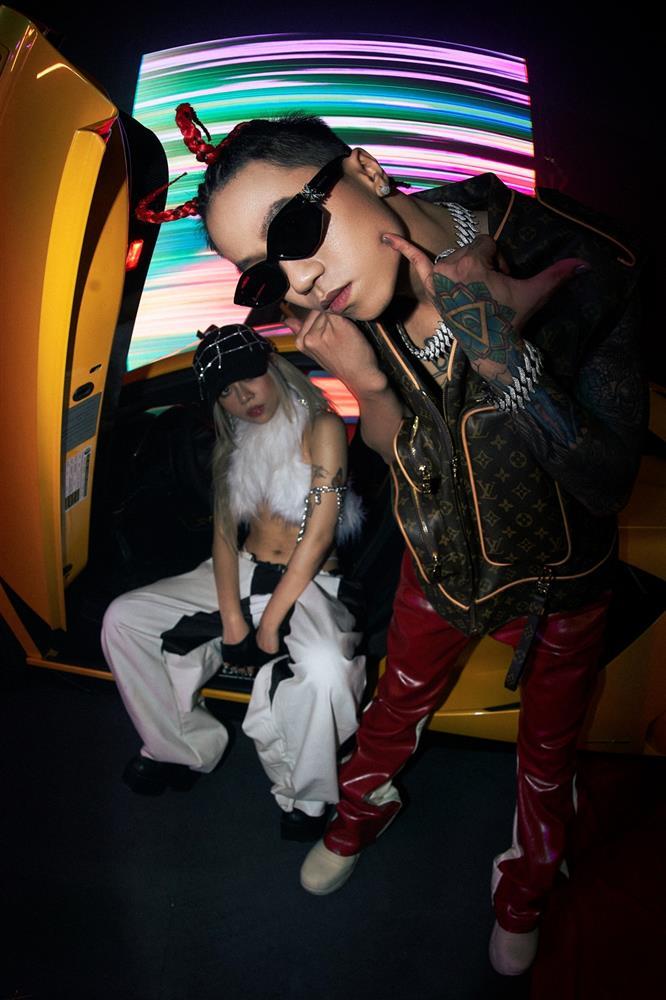 Rapper mọc sừng R.I.C tung mv mới cùng tlinh-3