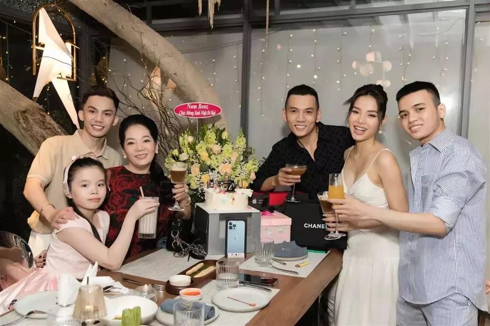 Loạt ảnh mối quan hệ mẹ chồng và con riêng Phương Trinh Jolie-12