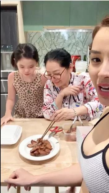 Loạt ảnh mối quan hệ mẹ chồng và con riêng Phương Trinh Jolie-6