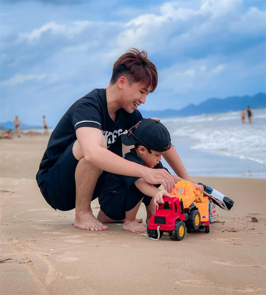Bố mẹ ly hôn, con trai 3 tuổi Huy Cung có nhà riêng, chuẩn rich kid-4