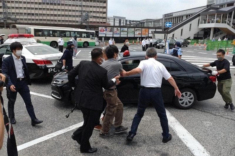 Báo Nhật: Nghi phạm khai định bắn người khác không phải ông Abe-1