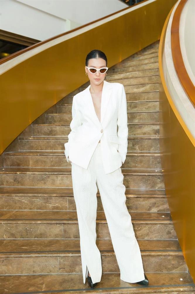 Hoàng Oanh gây lú vì quá giống bạn gái Đoàn Văn Hậu-5