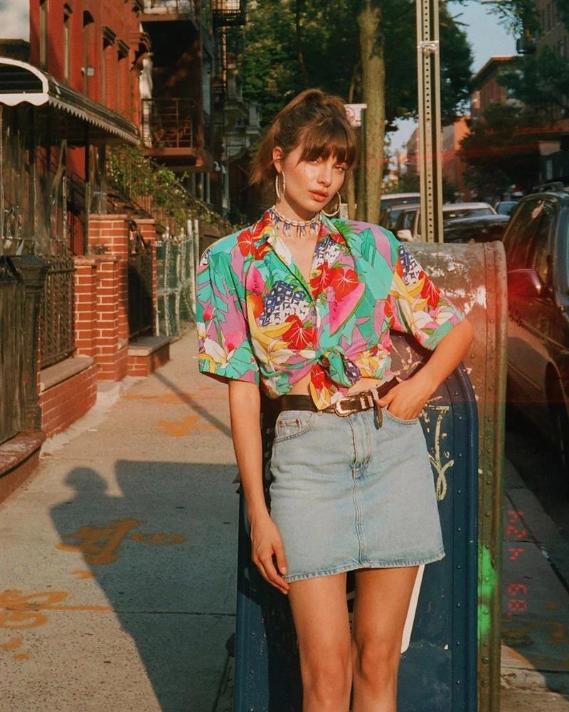 Tỏa sáng phong cách với áo sơ mi họa tiết đậm chất hè-5