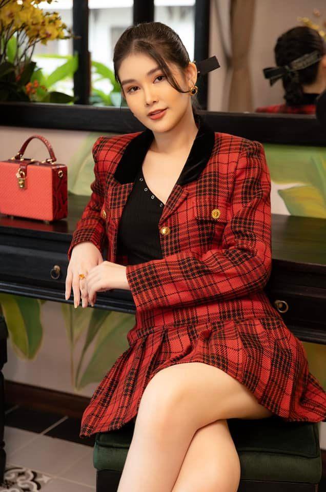 Lê Âu Ngân Anh xuất hiện sau xác nhận kết hôn, lộ nhan sắc thật-11