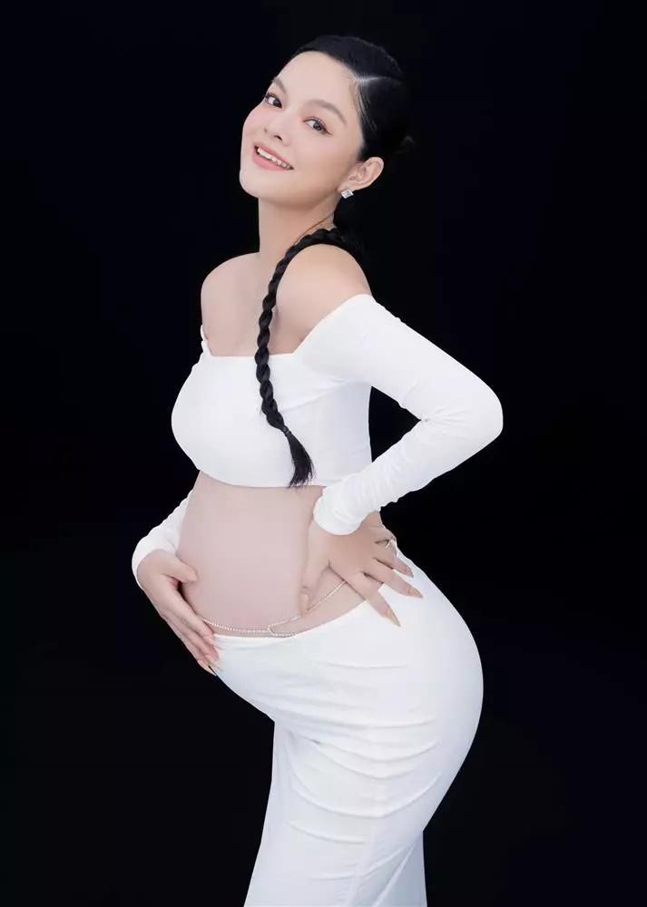 Phạm Quỳnh Anh hội ngộ chồng cũ sau khi sinh con thứ 3-5