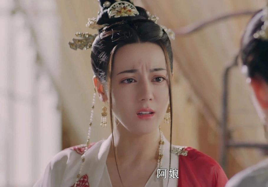 Sao Hoa ngữ biến dạng vì vấn nạn cà da, bóp mặt quá đà-2