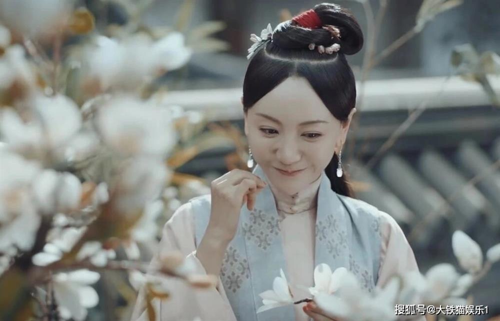 Sao Hoa ngữ biến dạng vì vấn nạn cà da, bóp mặt quá đà-4