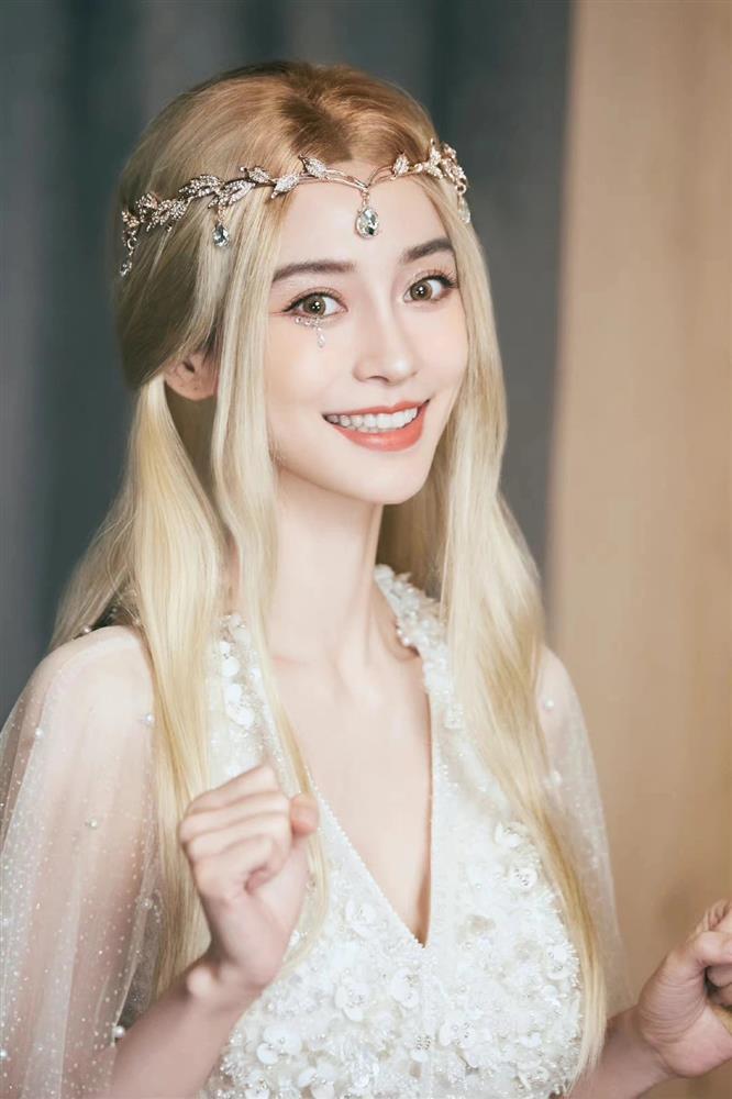 Sao Hoa ngữ biến dạng vì vấn nạn cà da, bóp mặt quá đà-5