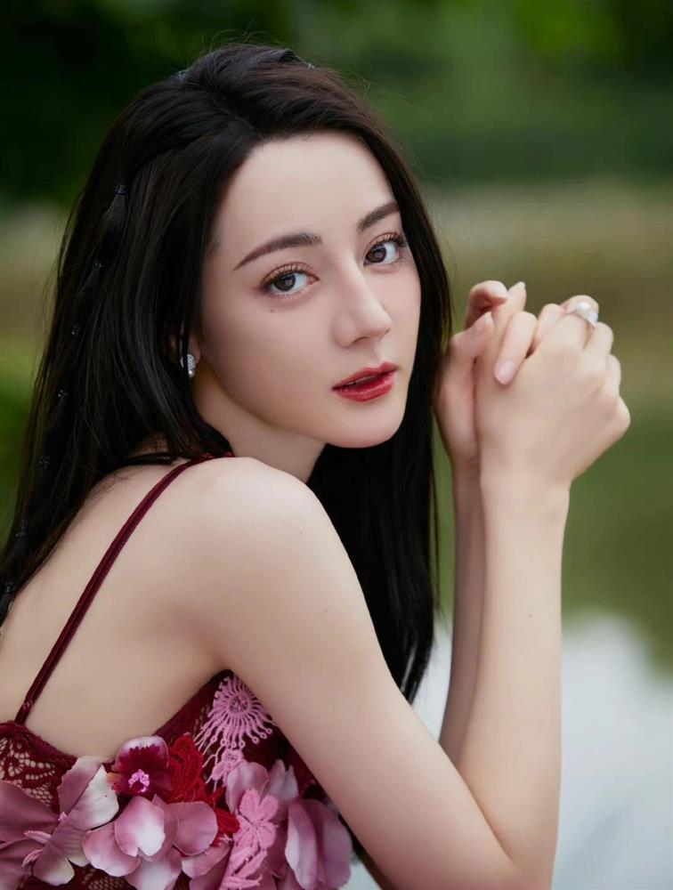 Sao Hoa ngữ biến dạng vì vấn nạn cà da, bóp mặt quá đà-7