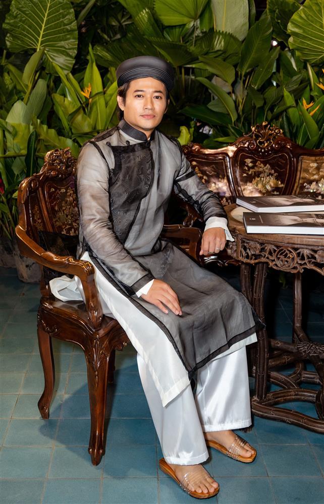 Quý Bình được chú ý giữa rừng hoa sự kiện Võ Việt Chung-3