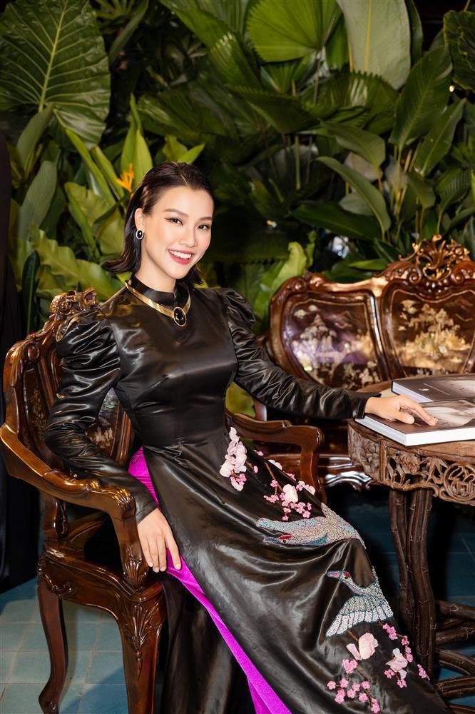 Quý Bình được chú ý giữa rừng hoa sự kiện Võ Việt Chung-5