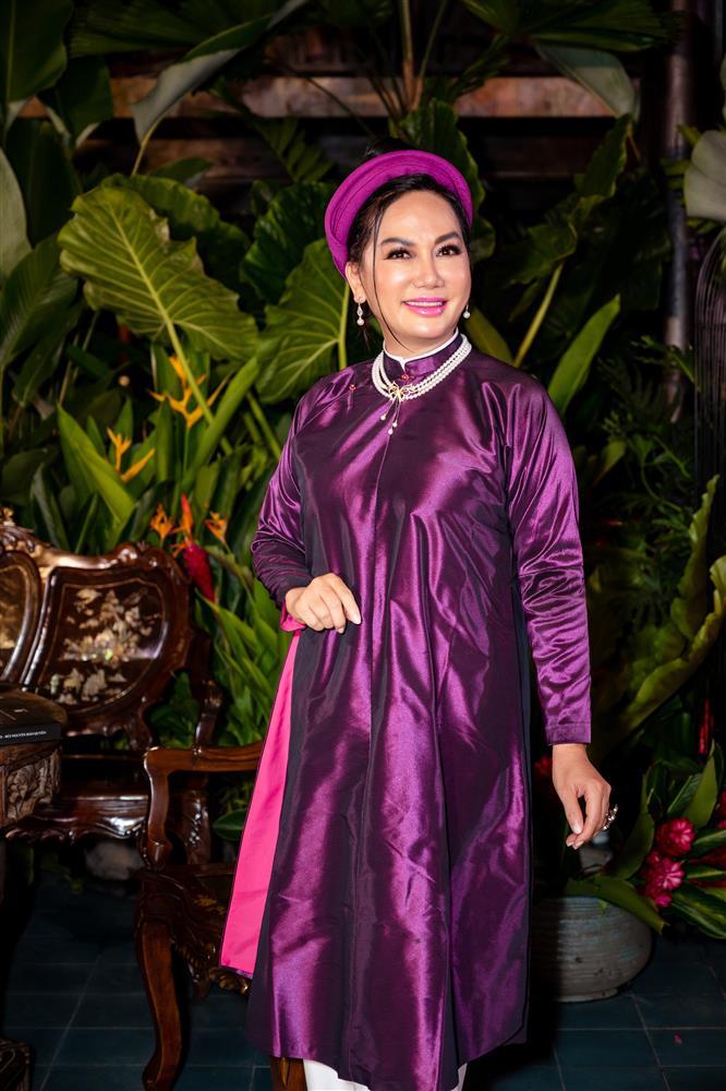 Quý Bình được chú ý giữa rừng hoa sự kiện Võ Việt Chung-7