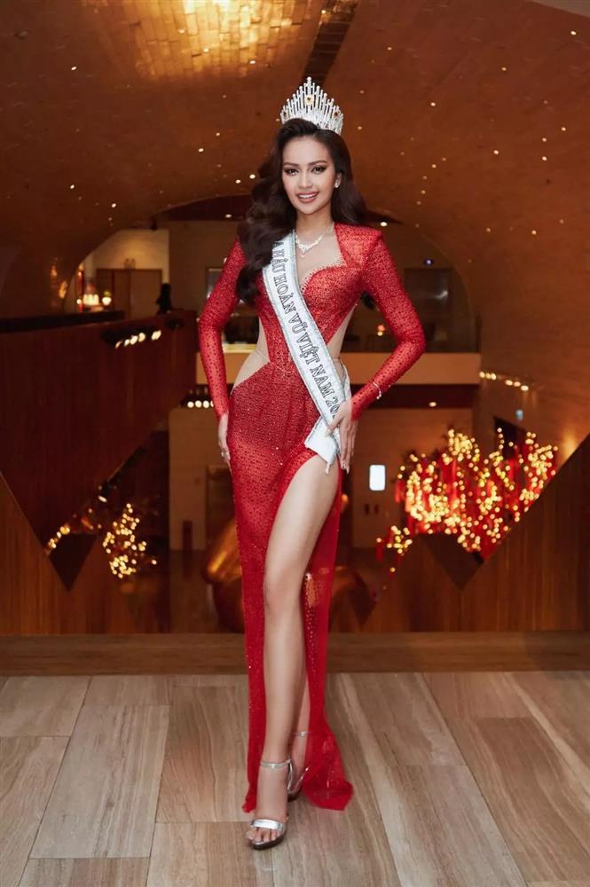 Hoa hậu Ngọc Châu bị già, sến súa với các thiết kế phản chủ-2