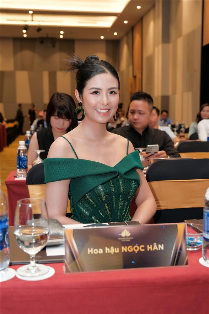 Tú Anh, Jennifer Phạm đọ sắc bất phân thắng bại tại Hoa hậu Du Lịch VN-5