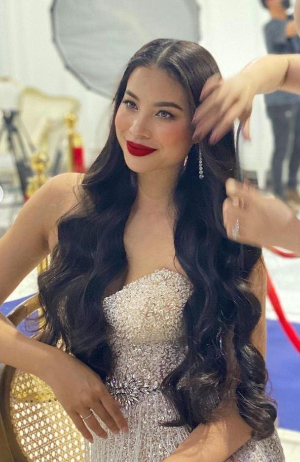 Phạm Hương tái xuất Vbiz với son đỏ chót, body phát tướng hơn xưa-1