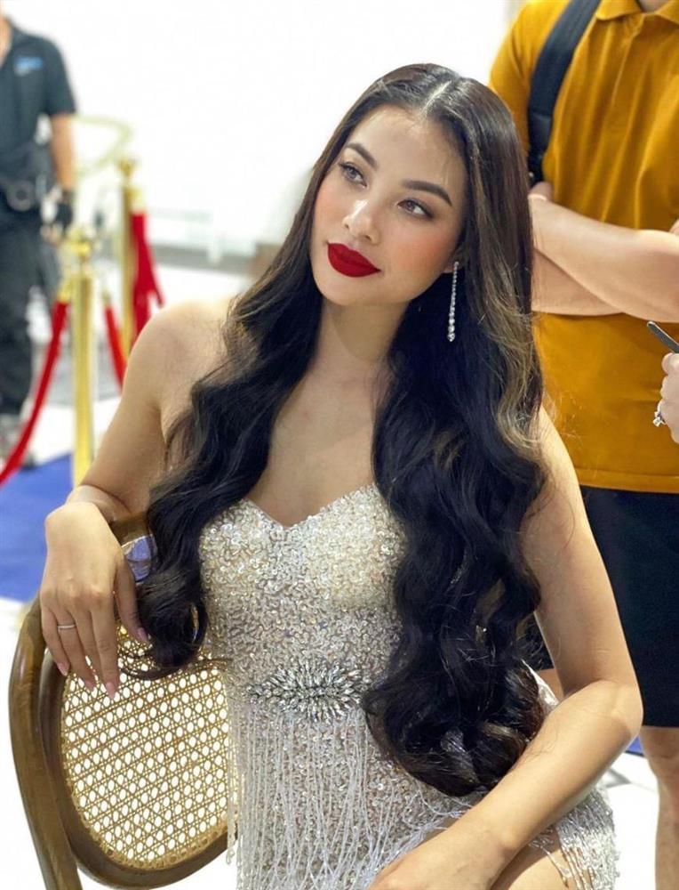 Phạm Hương tái xuất Vbiz với son đỏ chót, body phát tướng hơn xưa-3