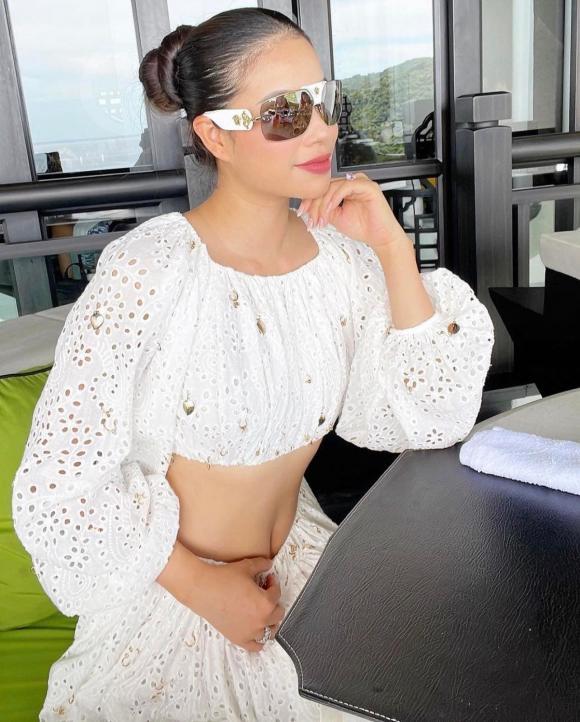 Phạm Hương tái xuất Vbiz với son đỏ chót, body phát tướng hơn xưa-12