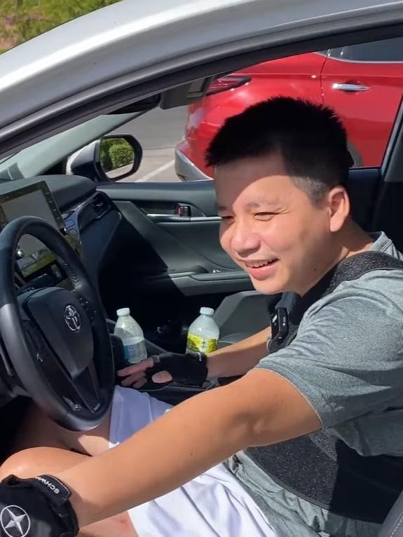 Khoa Pug khoe chiều cao khủng khi chi tiền tỷ phẫu thuật kéo chân-3