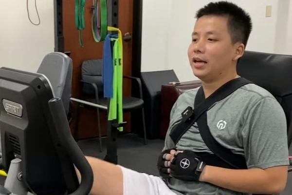 Chiều cao tăng liên tục, Khoa Pug vung tiền ăn ngon, sắm đồ hiệu-7