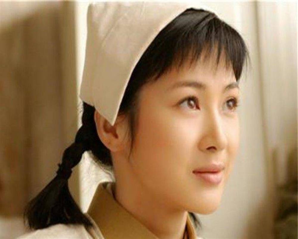 Sao nữ bỏ tình nghèo lấy đại gia, giờ gánh nợ gần 500 tỷ-2